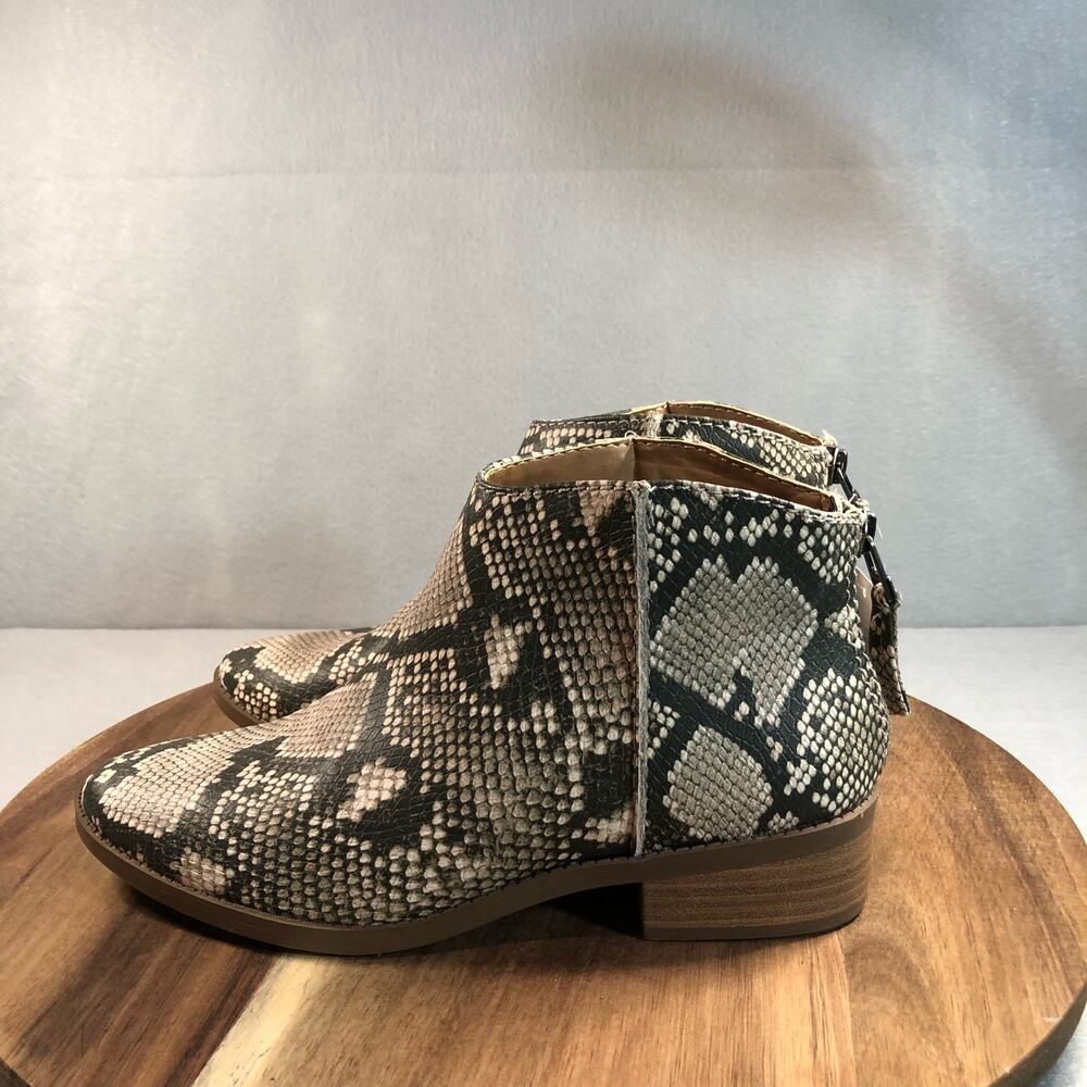 NWT Universal Thread Emma Faux Snake Skin Bootie Women Size 6.5 Heel Zipper - Picture 2 of 6